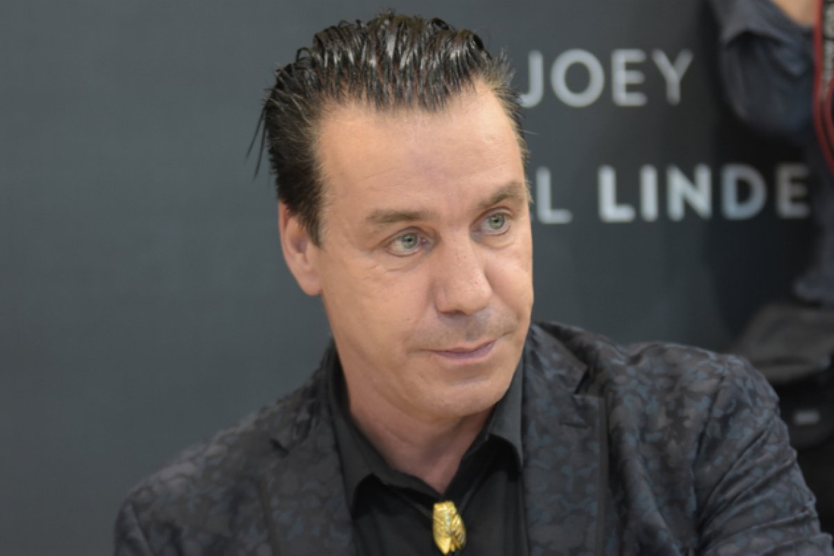 Till Lindemann, líder skupiny Rammstein, odohrá sólové vystúpenie v Bratislave