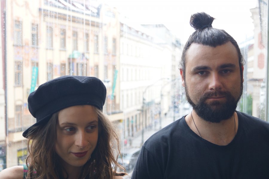 Prirovnávajú ju k Dežovi Ursinymu, Sisa Fehér a Vladko Mikláš vydali nový album Bardo