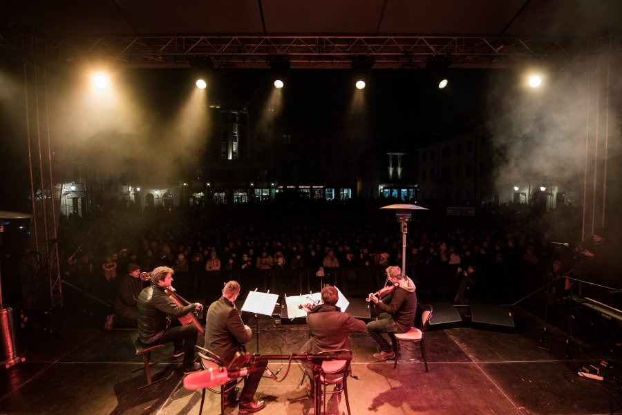 Koncert pre Martinu a Jána s R. Müllerom, Slovenským komorným orchestrom, K. Koščovou A FS Javorníček