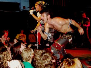 Gogol Bordello rozvibrujú pódium na festivale Rock For People
