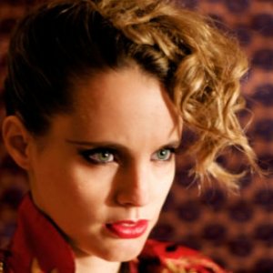 Anna Calvi má k novému singlu už aj videoklip