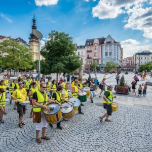 Čo robiť pred Colours of Ostrava? Užiť si zadarmo Festival v ulicích alebo objavovať hudbu na Czech Music Crossroads