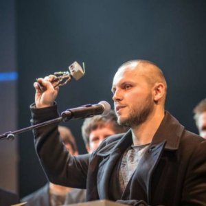 Frontman skupiny Fallgrapp Juraj "Jureš" Líška v SCENE_FM