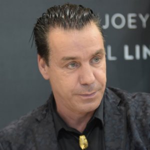 Till Lindemann, líder skupiny Rammstein, odohrá sólové vystúpenie v Bratislave