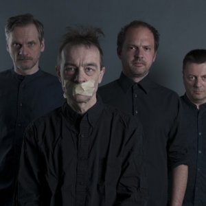 Kapela Ospalý pohyb dnes vydáva album s názvom Úzkosť a rozklad