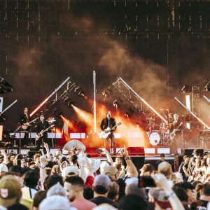 Na Slovensko príde jedna z najlepších koncertných kapiel v histórii. Pohodu 2025 si podmania Queens of the Stone Age