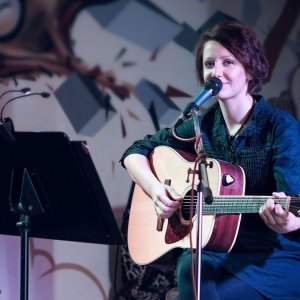 Viki Olejárová predstaví autorské piesne v rámci festivalu Slovenská Krčma