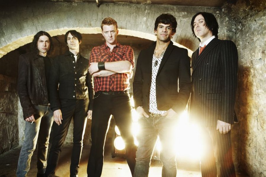 Queens Of The Stone Age privezú na Rock For People čerstvý a intenzívny album s požehnaním Eltona Johna Queens Of The Stone Age privezú na Rock For People čerstvý a intenzívny album s požehnaním Eltona Johna