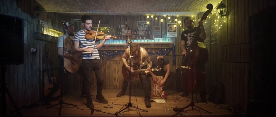 Folk-punkáči Cascabel z Banskej Bystrice sa predstavujú klipom Out comes the Beast