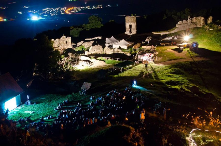 Filmová noc na hrade 2016 ponúkne aj klipy od špičky slovenskej hudobnej scény | Zdroj: OZ Novy Film Filmová noc na hrade 2016 ponúkne aj klipy od špičky slovenskej hudobnej scény