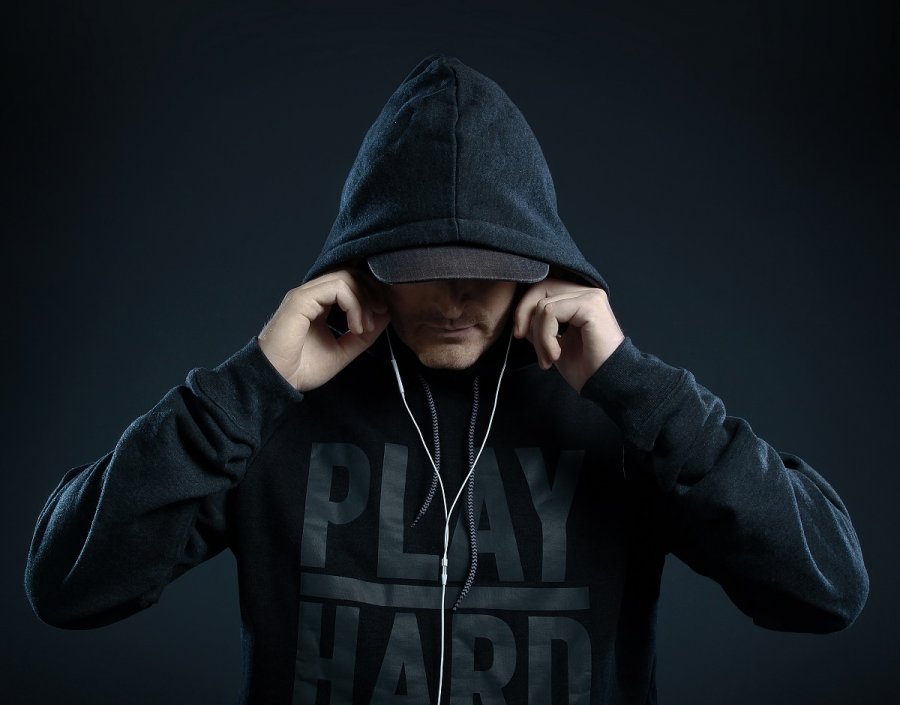 Producent L PLUS vydáva One Tonne Of Bass EP Producent L PLUS vydáva One Tonne Of Bass EP