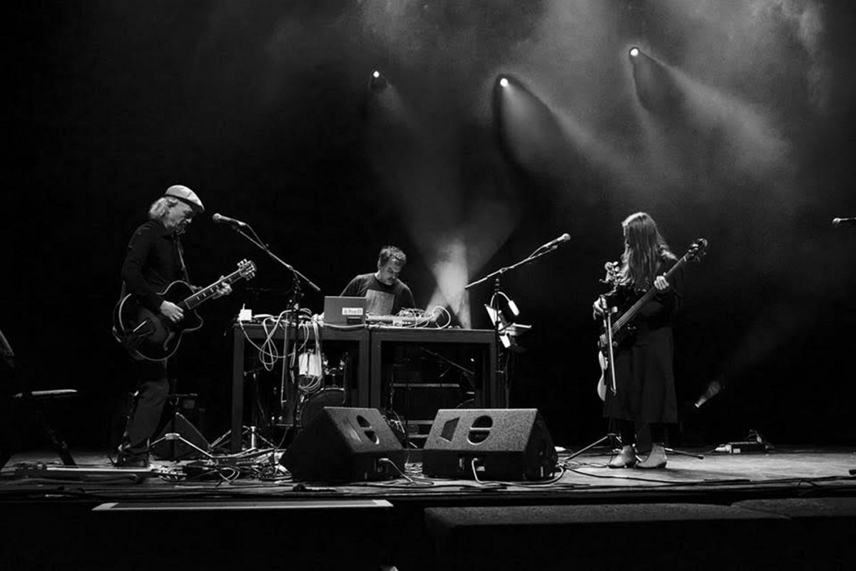 Longital opäť na turné: Elektronika, gitary a folk od progresivistov | Autor: MengTing Zhuo | Zdroj: Slnko Records Longital opäť na turné: Elektronika, gitary a folk od progresivistov