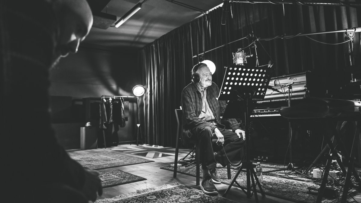 Vypočutje si prvý singel od Milana Lasicu z utajovaného albumu Básnenie | Autor: Martina Mlčúchová | Zdroj: Rozhlas a televízia Slovenska Vypočutje si prvý singel od Milana Lasicu z utajovaného albumu Básnenie
