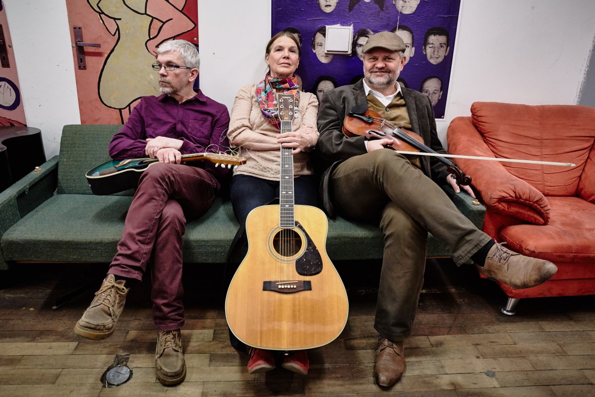 Zuzana Homolová vytiahla staré príbehy o nás samých a s Trojkou Z.H. vydáva nový album | Autor: Peter Drezik Zuzana Homolová vytiahla staré príbehy o nás samých a s Trojkou Z.H. vydáva nový album